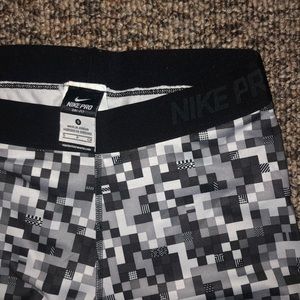 Nike pattern leggings